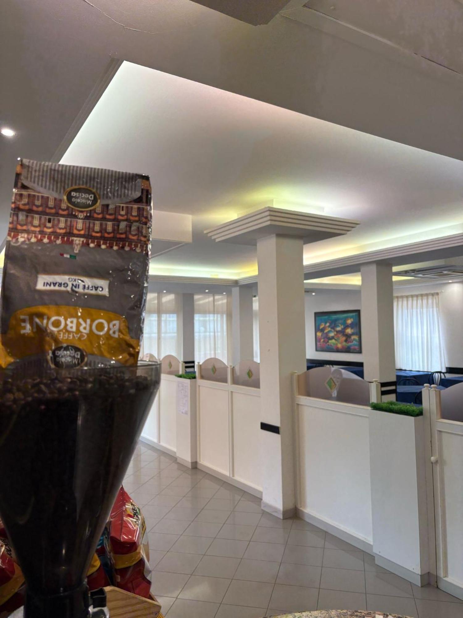 Hotel Sport Римини Екстериор снимка