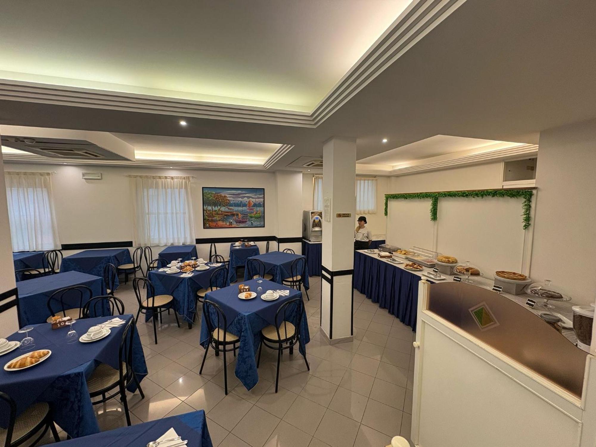Hotel Sport Римини Екстериор снимка
