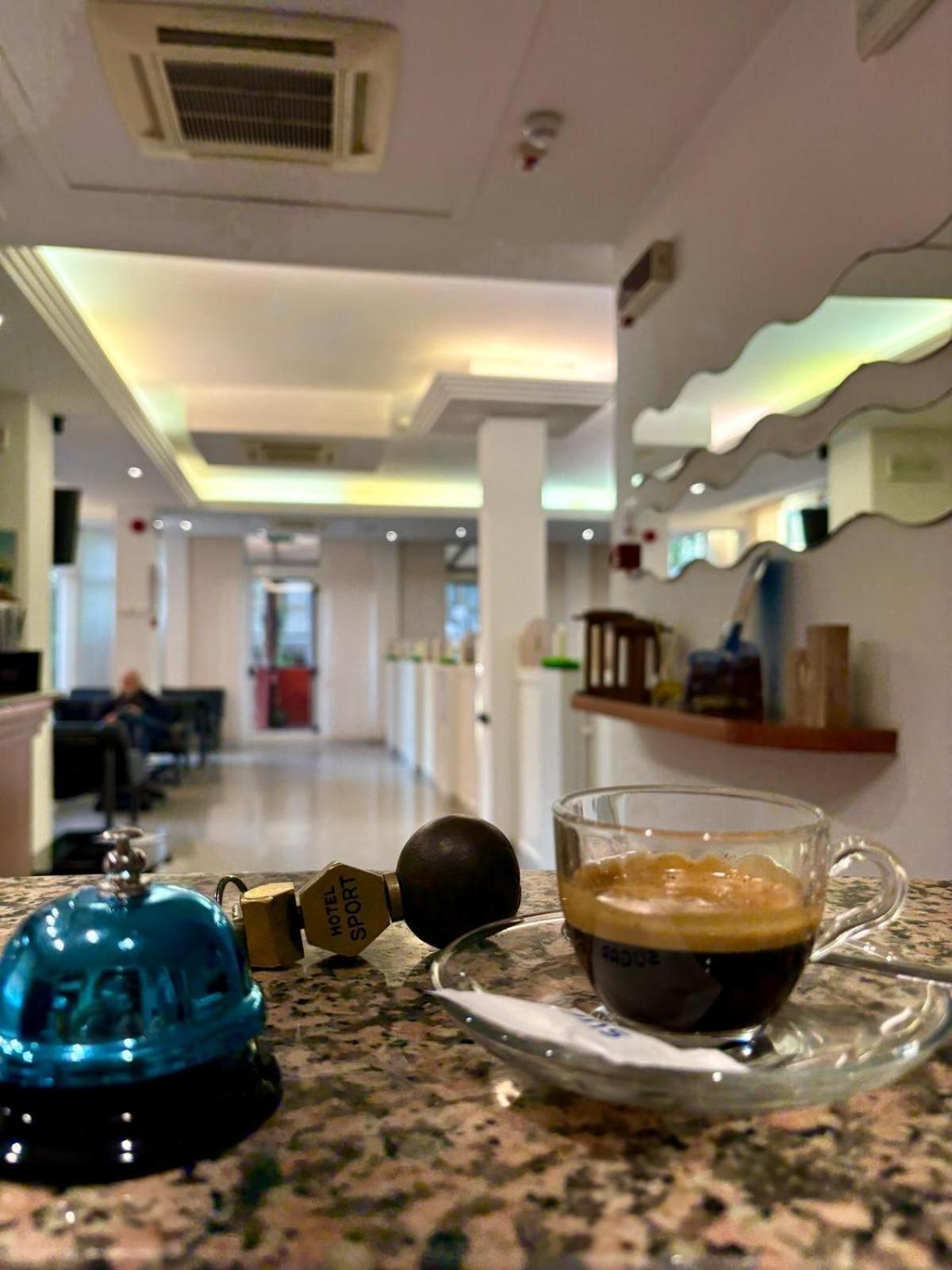Hotel Sport Римини Екстериор снимка
