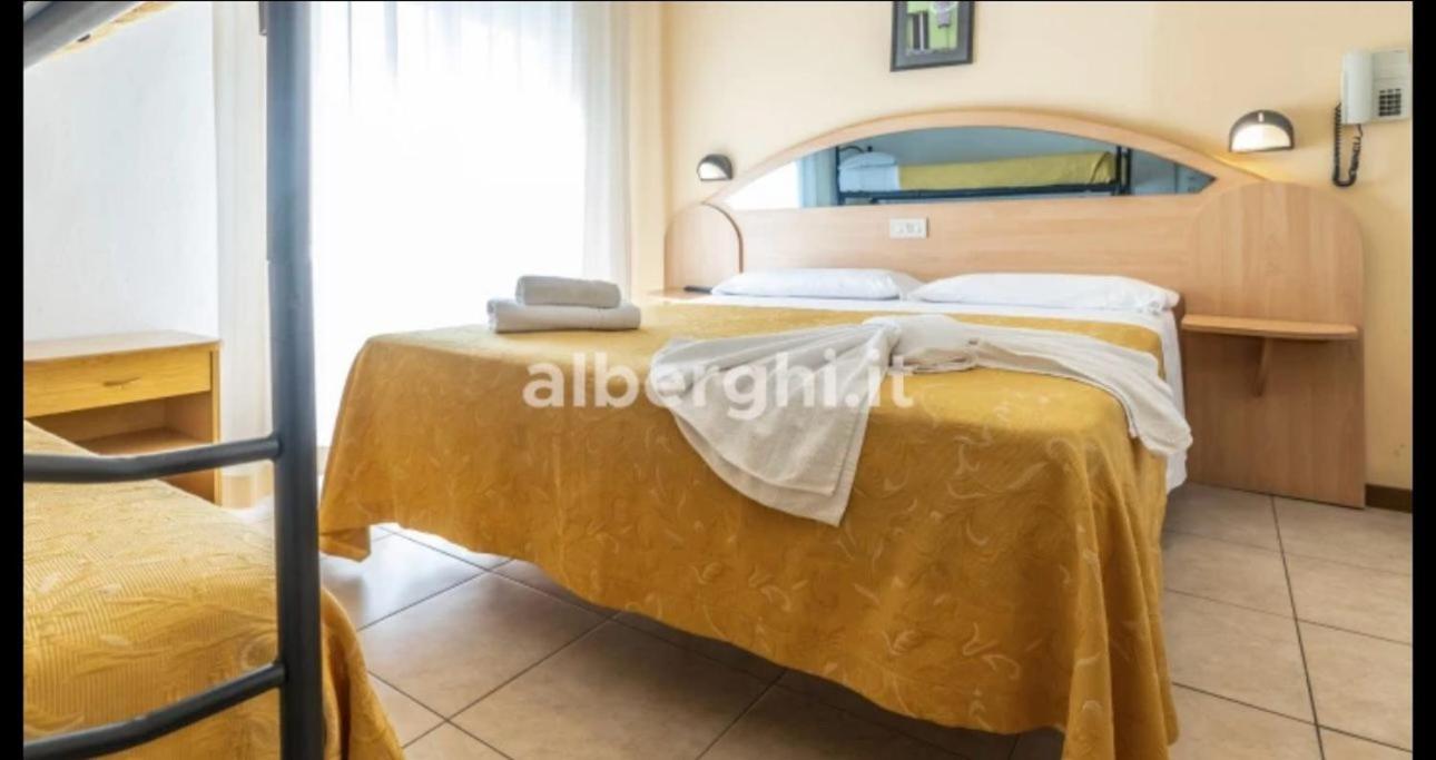 Hotel Sport Римини Екстериор снимка
