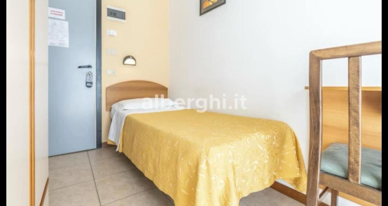 Hotel Sport Римини Екстериор снимка