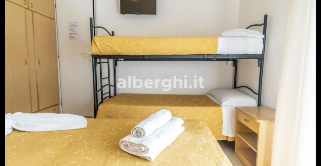 Hotel Sport Римини Екстериор снимка