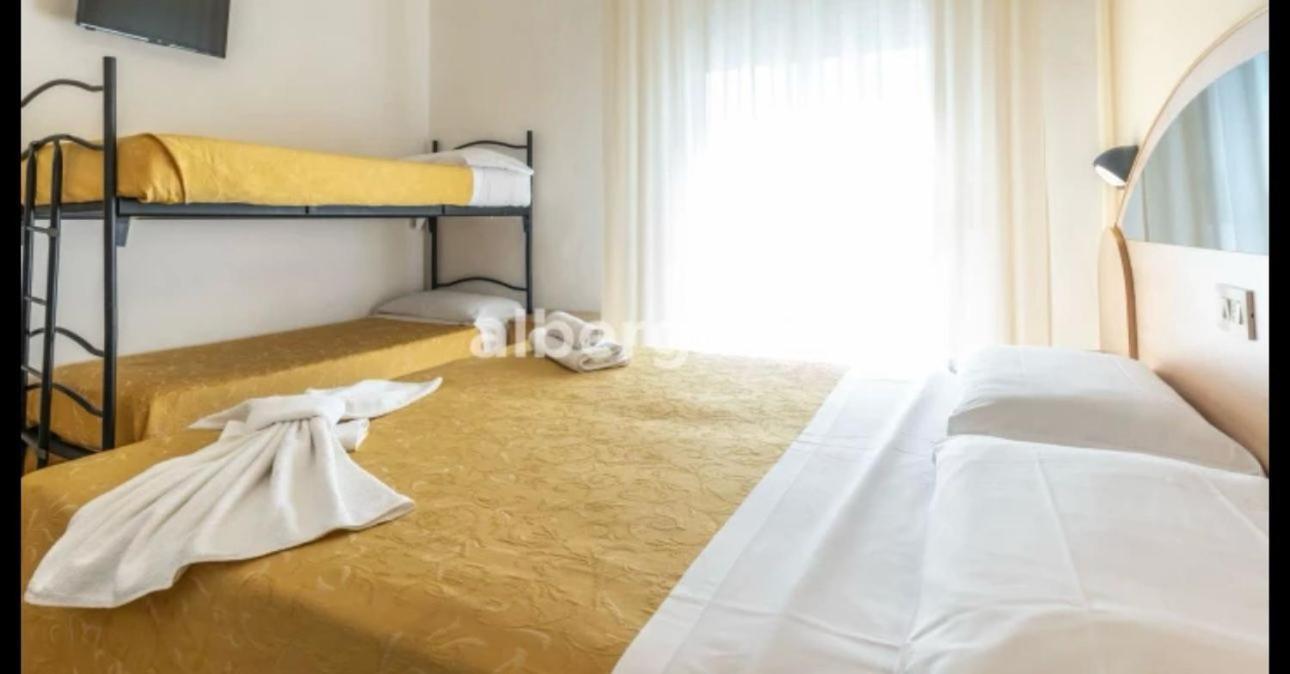 Hotel Sport Римини Екстериор снимка