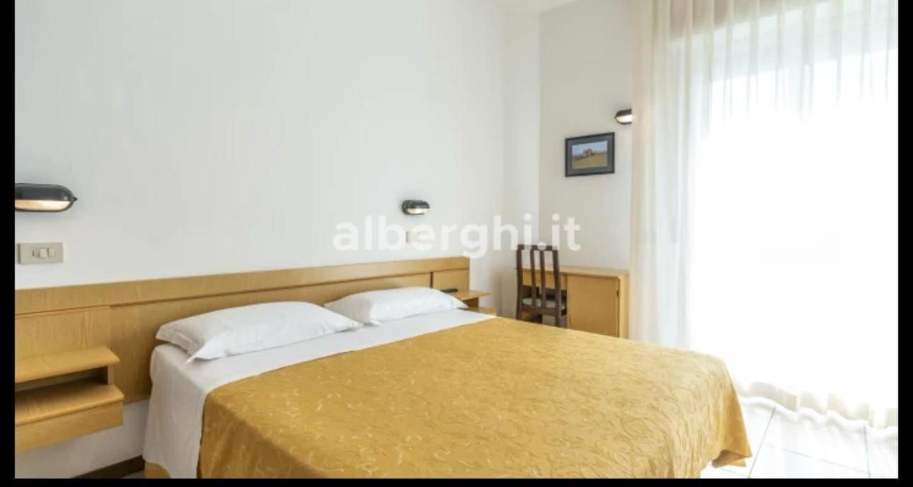 Hotel Sport Римини Екстериор снимка