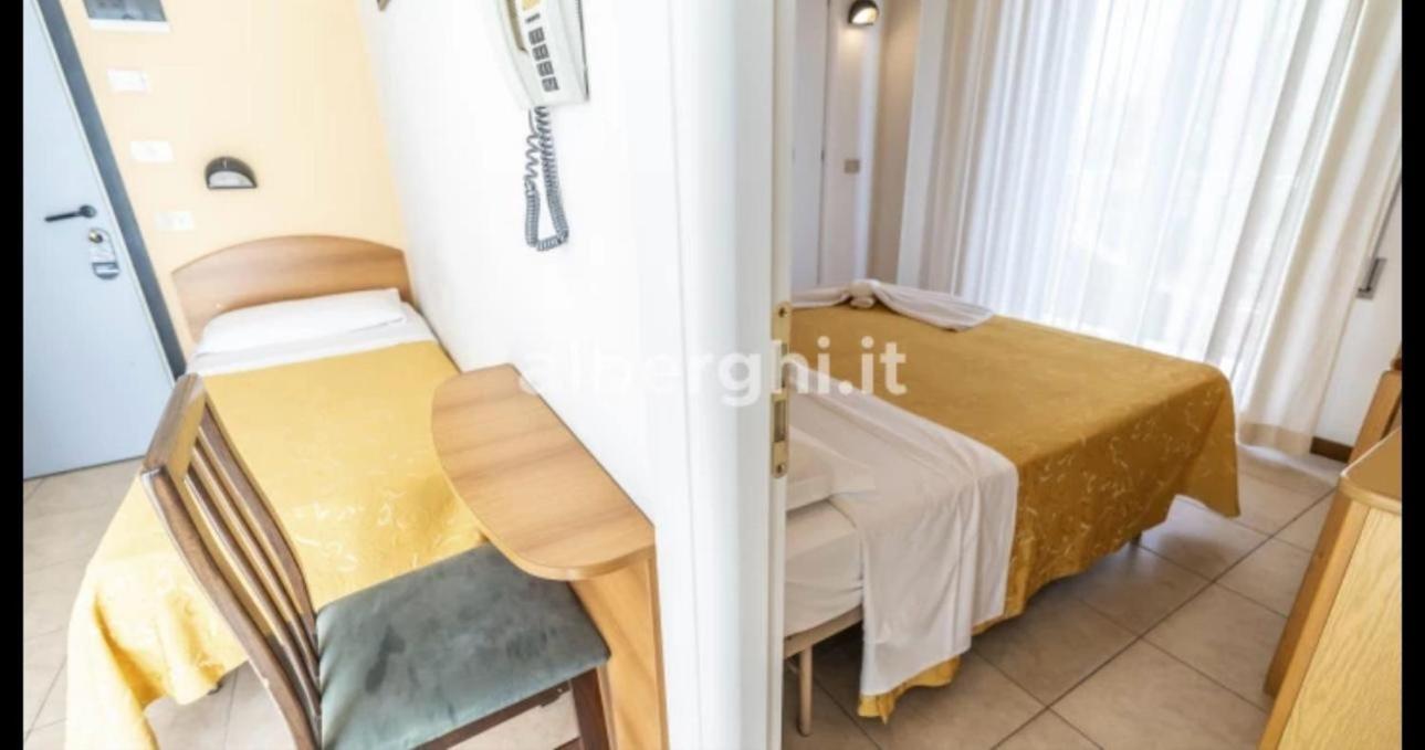 Hotel Sport Римини Екстериор снимка