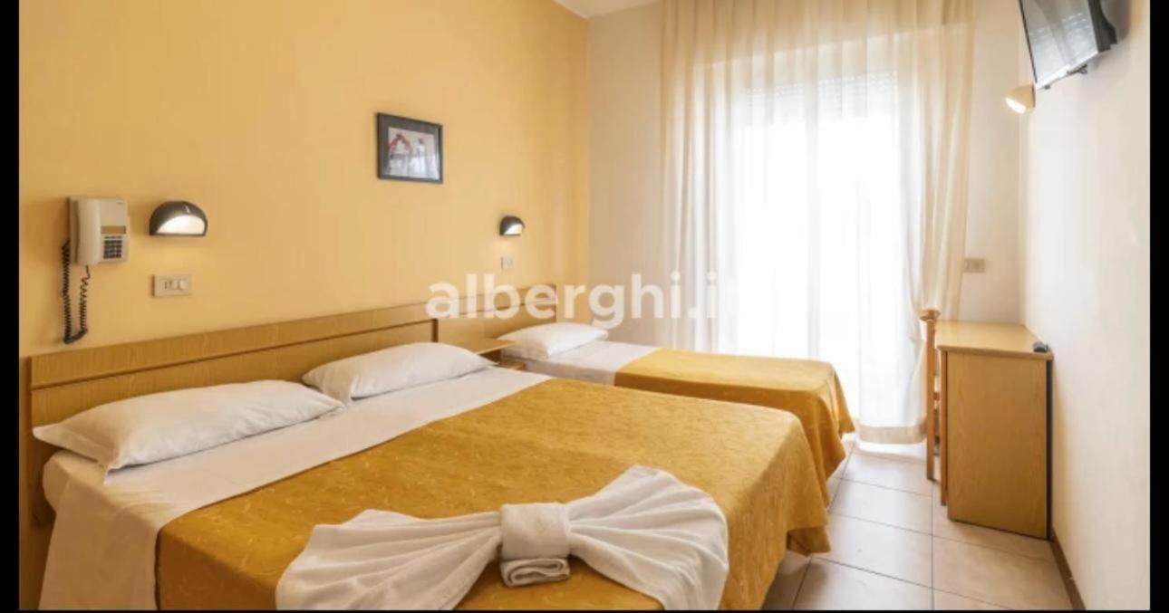 Hotel Sport Римини Екстериор снимка