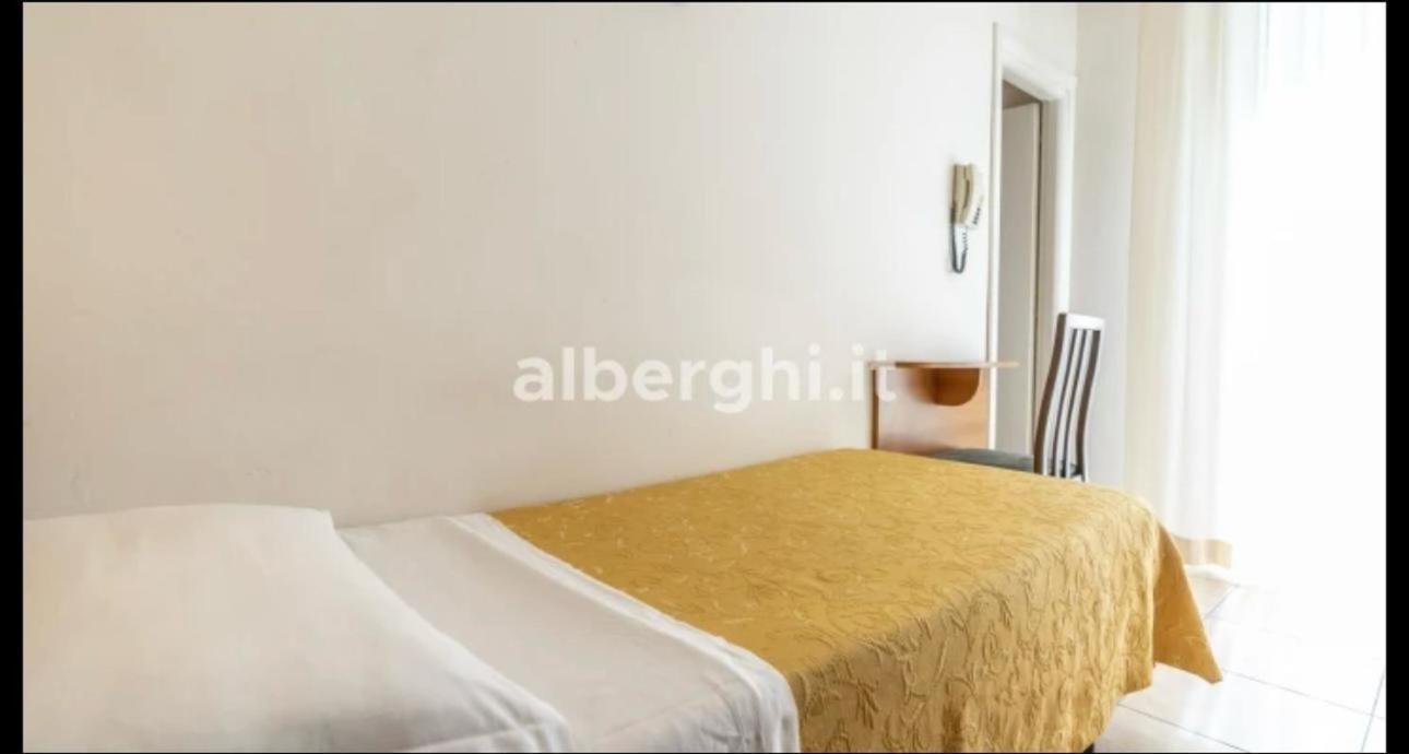 Hotel Sport Римини Екстериор снимка