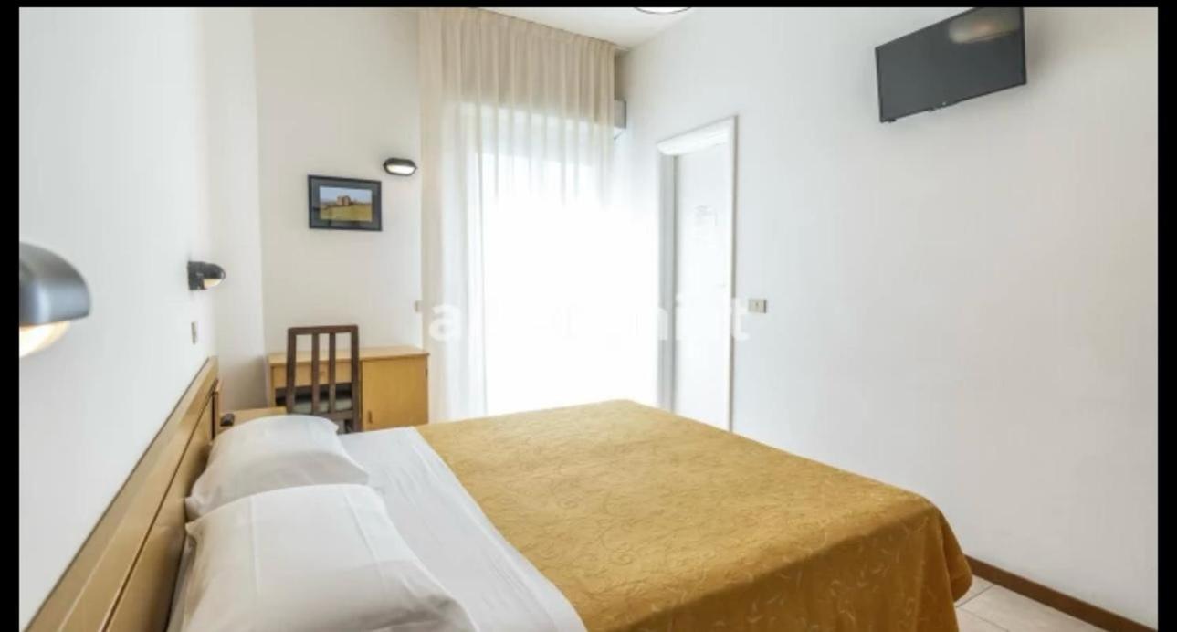 Hotel Sport Римини Екстериор снимка