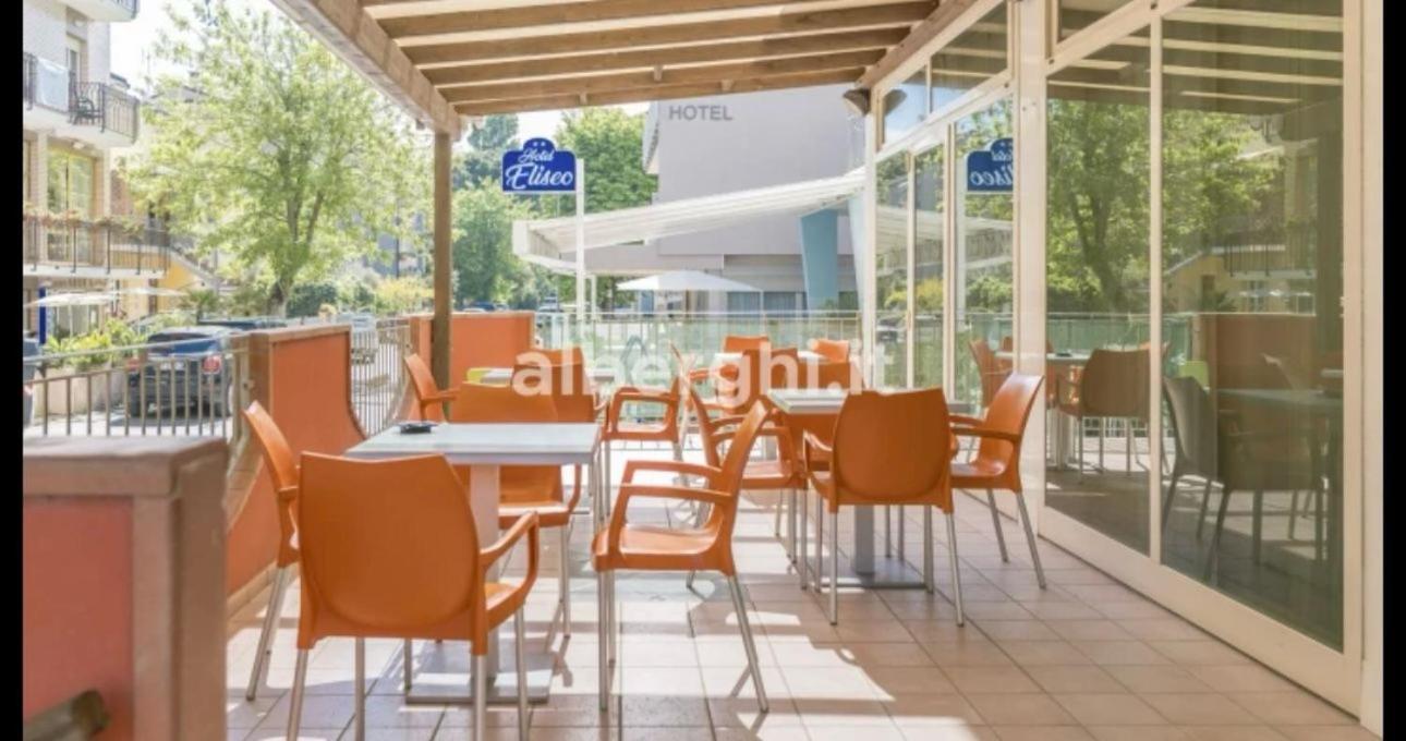 Hotel Sport Римини Екстериор снимка