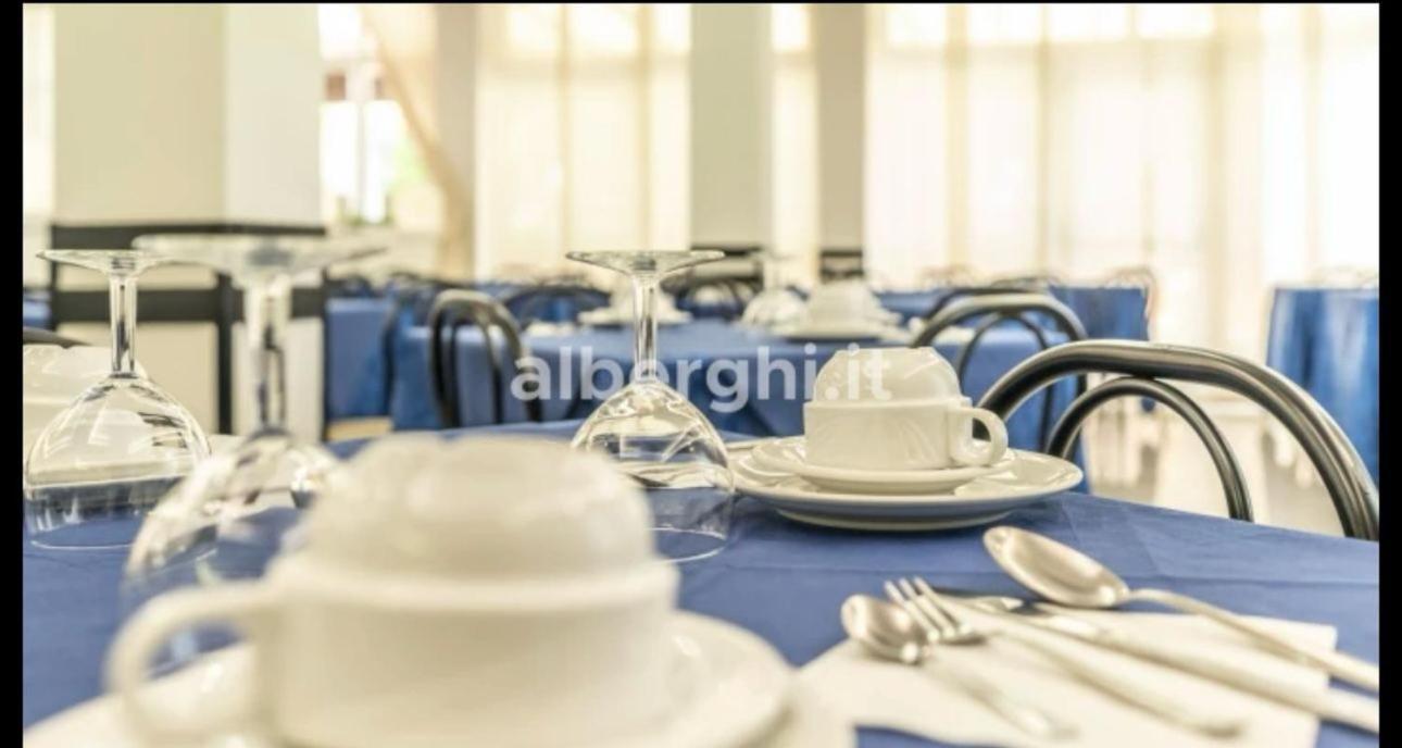 Hotel Sport Римини Екстериор снимка