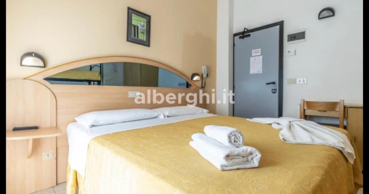 Hotel Sport Римини Екстериор снимка