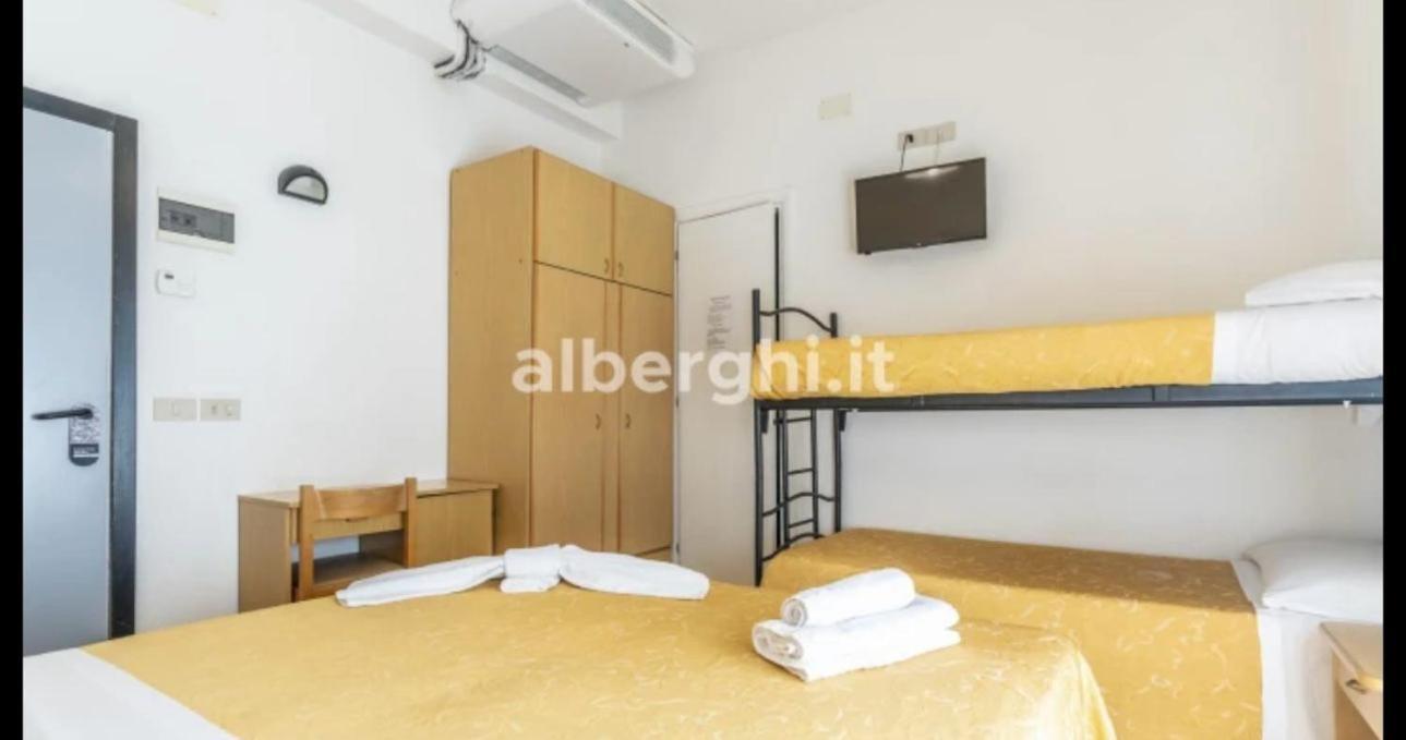 Hotel Sport Римини Екстериор снимка