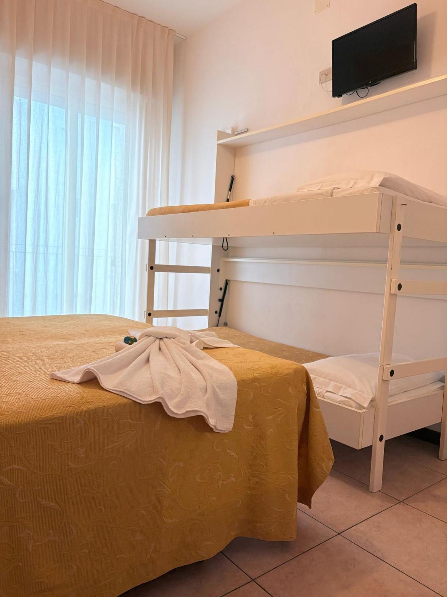 Hotel Sport Римини Екстериор снимка